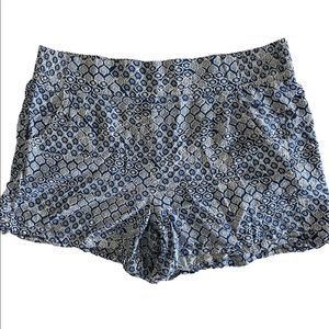 Lane Bryant Woman’s Shorts Sz 22/24 Blue White Geometric Rayon Pockets Flowy